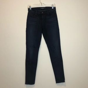 J BRAND SUPER SKINNY JEANS in RAVEN WASH - Size 28